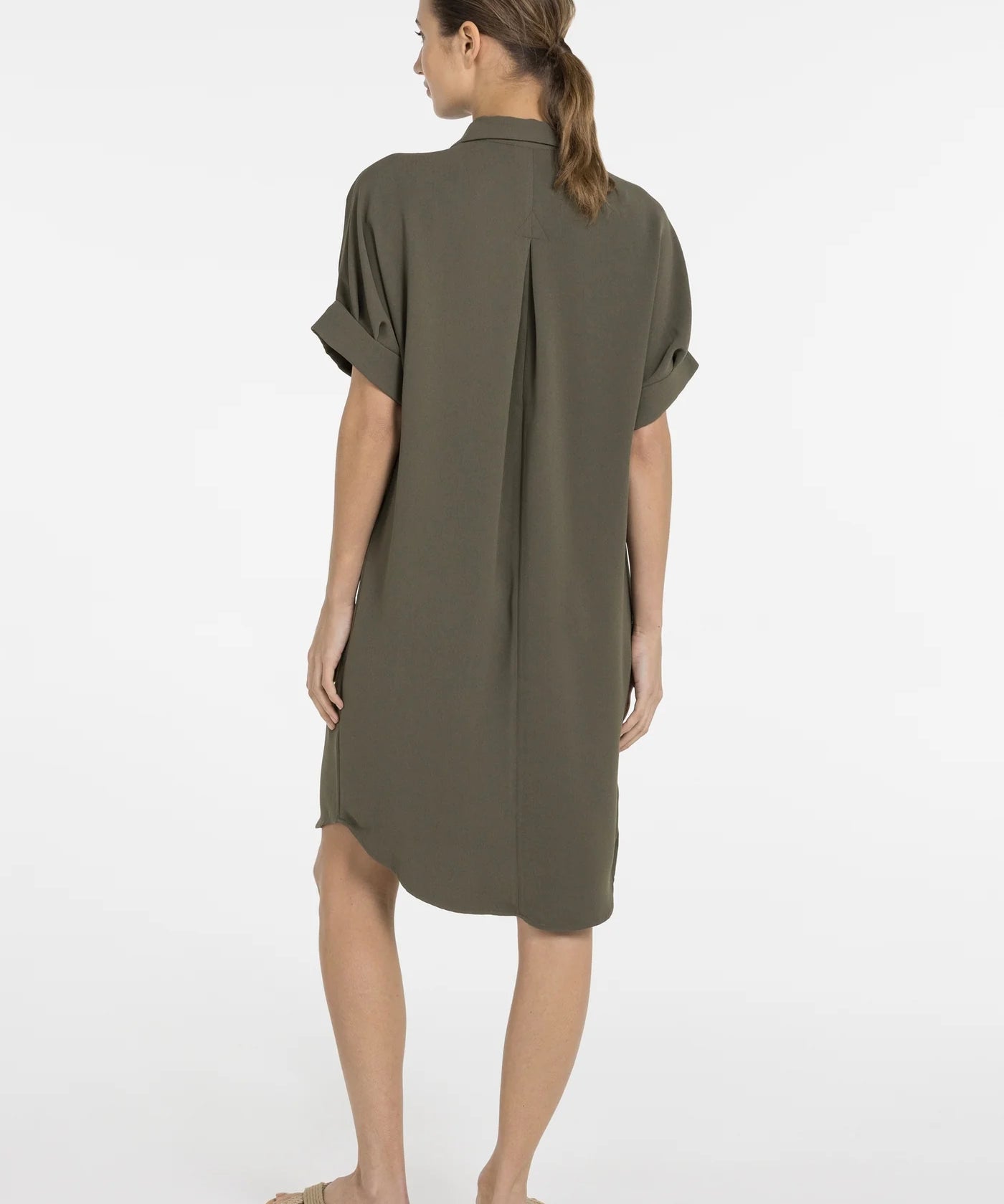 Loose V-neck dress with pleated sleeves