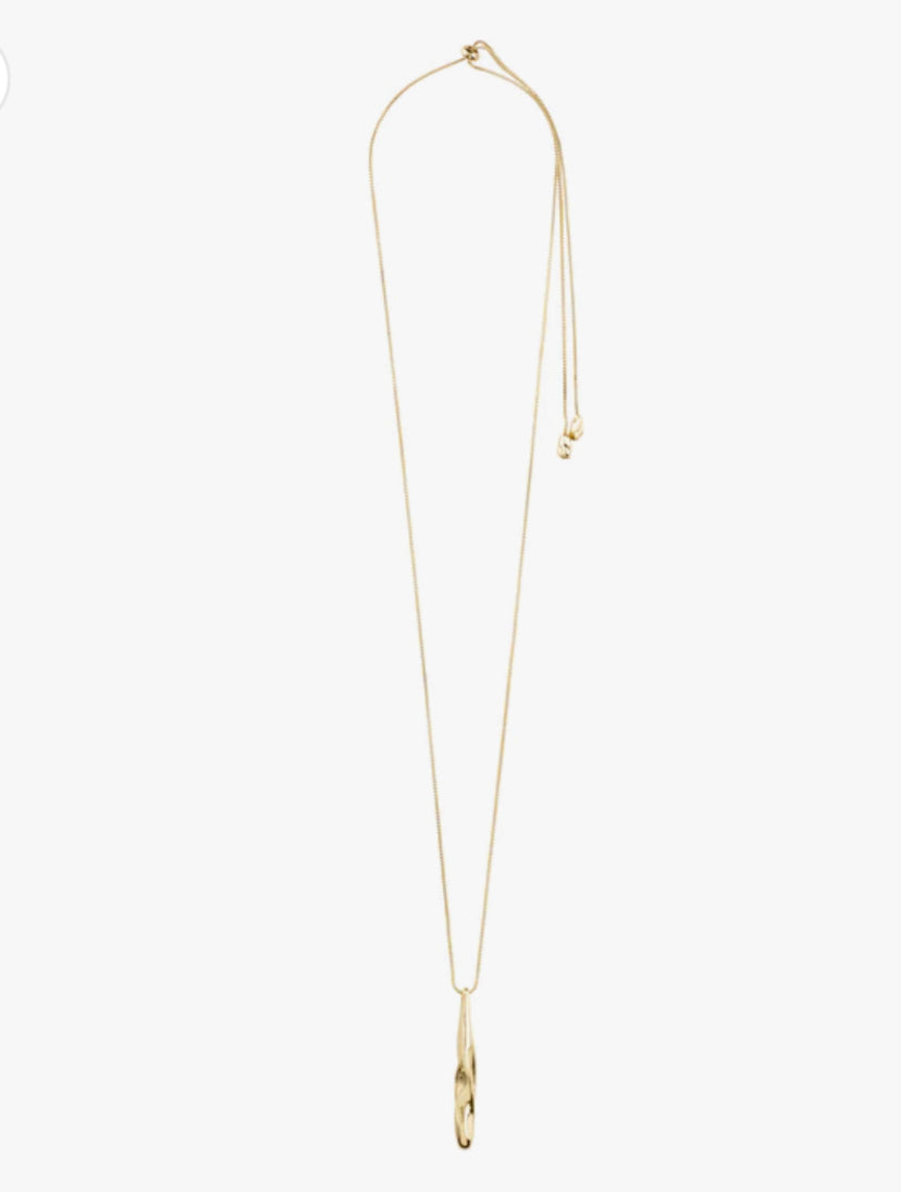 Alberte Teardrop Pendant Necklace