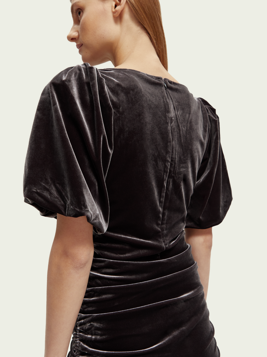 Puffed sleeved dress with gathering detail