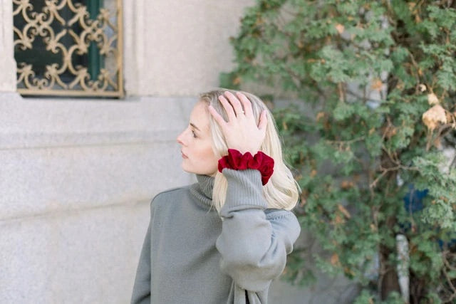NATURAL VELVET WINE SCRUNCHIE - CLASSIC