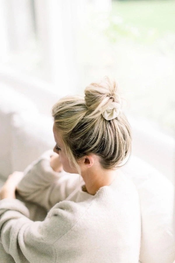 CASHMERE CREAM SCRUNCHIE - CLASSIC